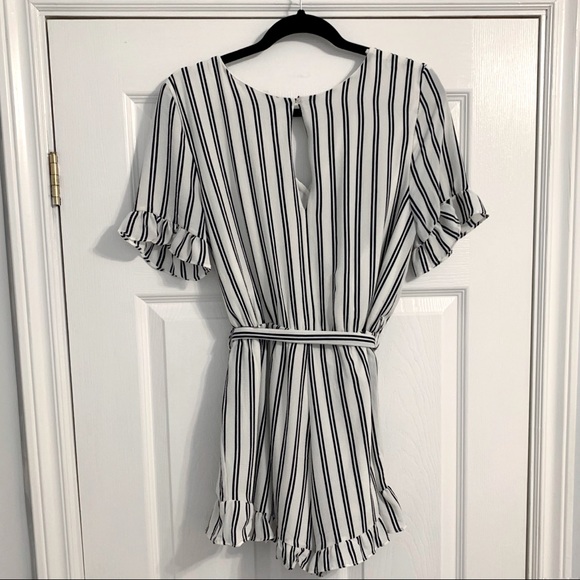 White and black striped shorts romper with ruffle detail - Picture 4 of 12
